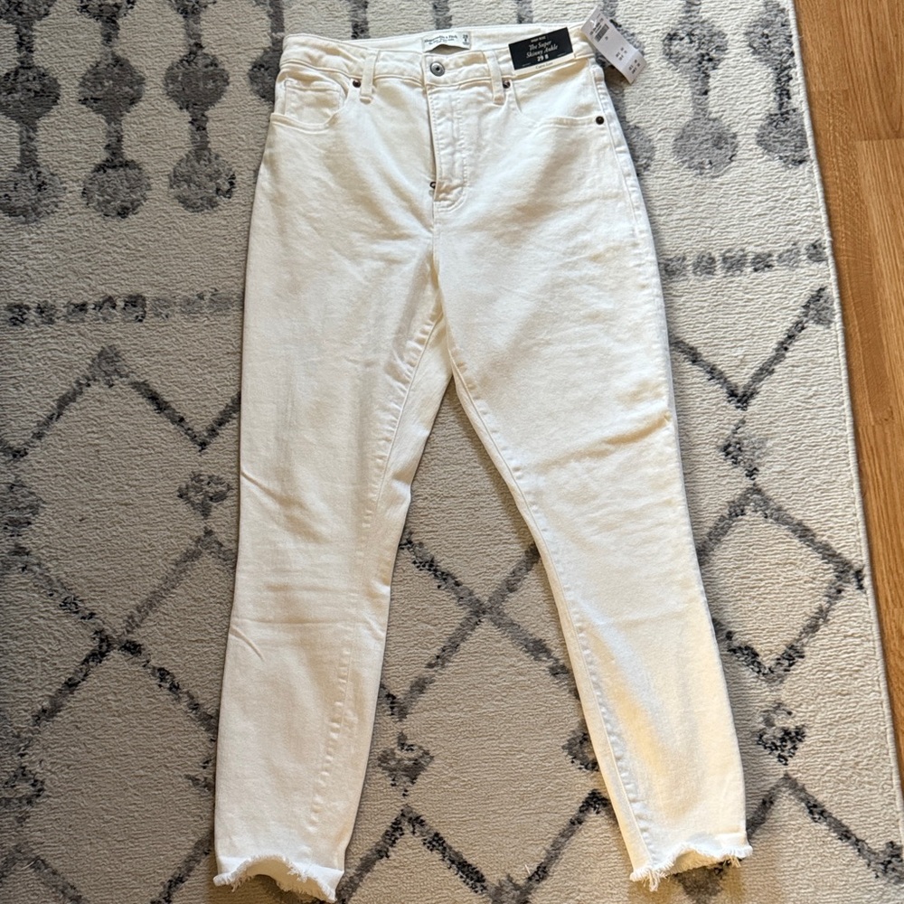 Abercrombie & Fitch Cream Ankle Jeans